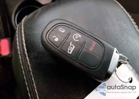 2015 Jeep Cherokee Latitude z USA, uszkodzony, nr VIN 1C4PJMCS9FW690871